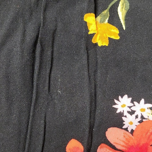 💙 BLOUSE: Tunic Style Black Floral Blouse - Picture 10 of 10